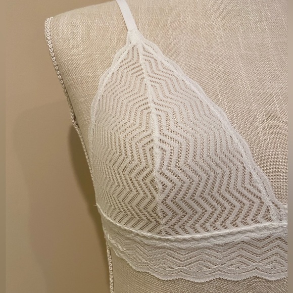 New Cosabella Italian Luxury Lace White Plunge Triangle Bralette Made in Italy - Picture 3 of 10